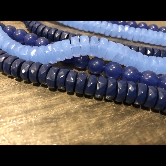 Blue tie-strand statement necklace - Picture 5 of 5